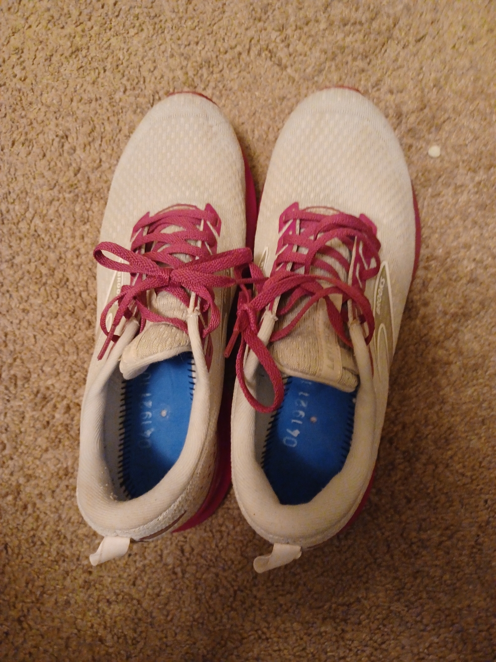 Brooks Women's Cream Knit Running Shoes with Burgundy Laces
